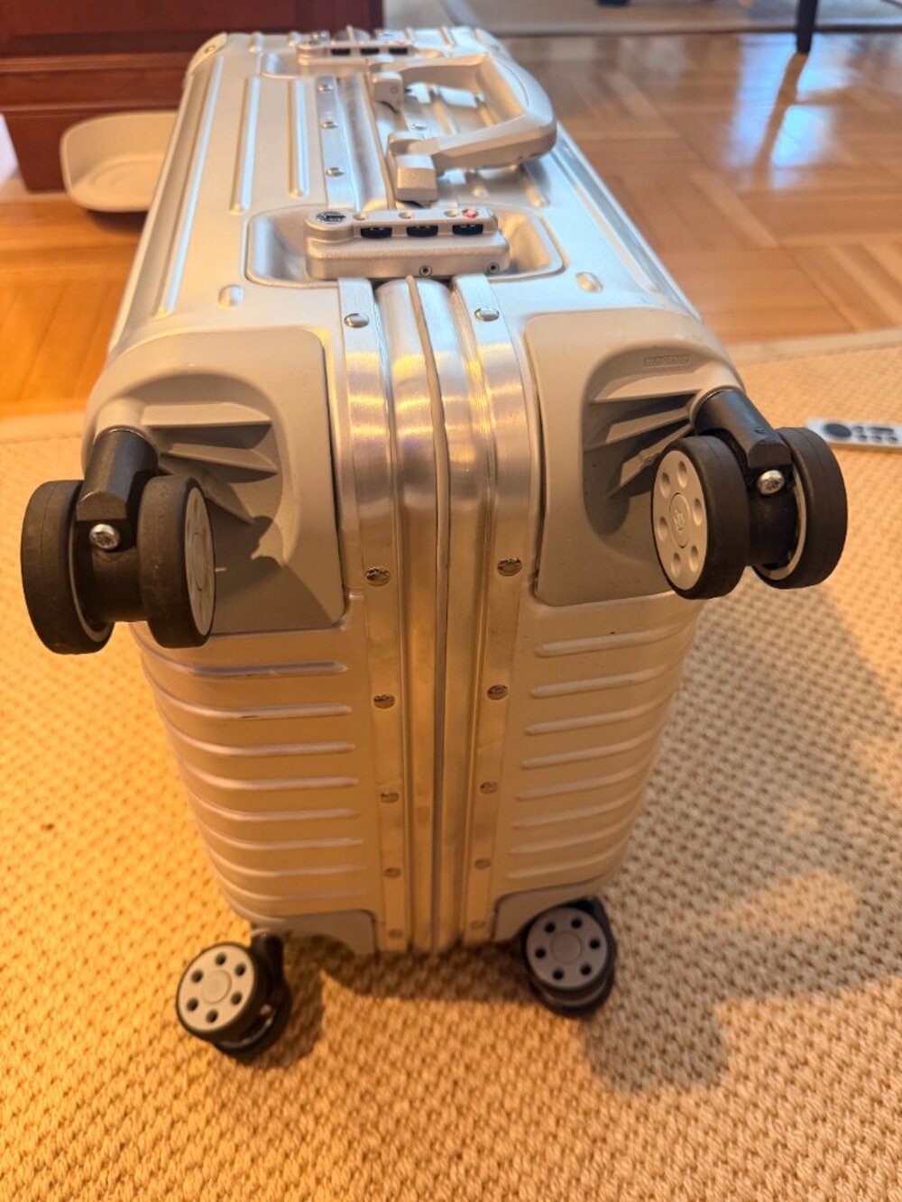 RIMOWA Original Cabin Carry-On Aluminum Suitcase Luggage in Silver - Picture 9 of 10